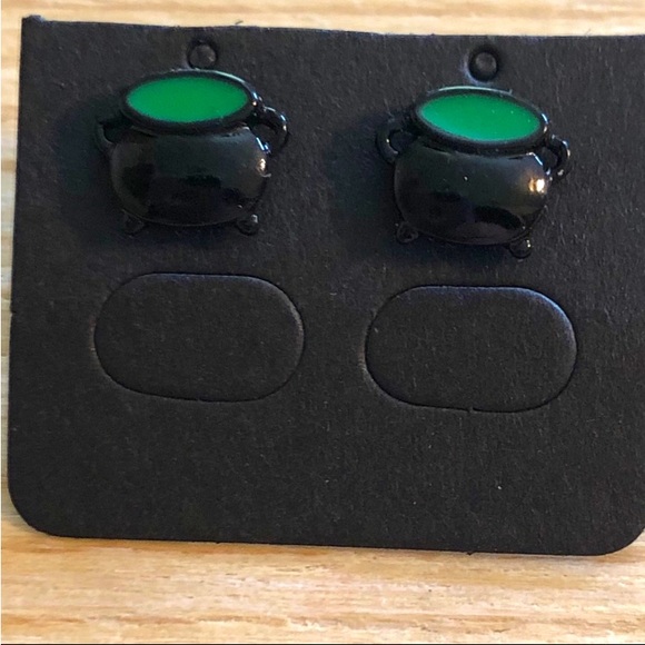 New Black Witches Pot Earrings - Picture 4 of 5